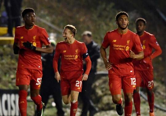 围绕着莱万与凯恩的转会传闻大家觉得拜仁会同意吗？