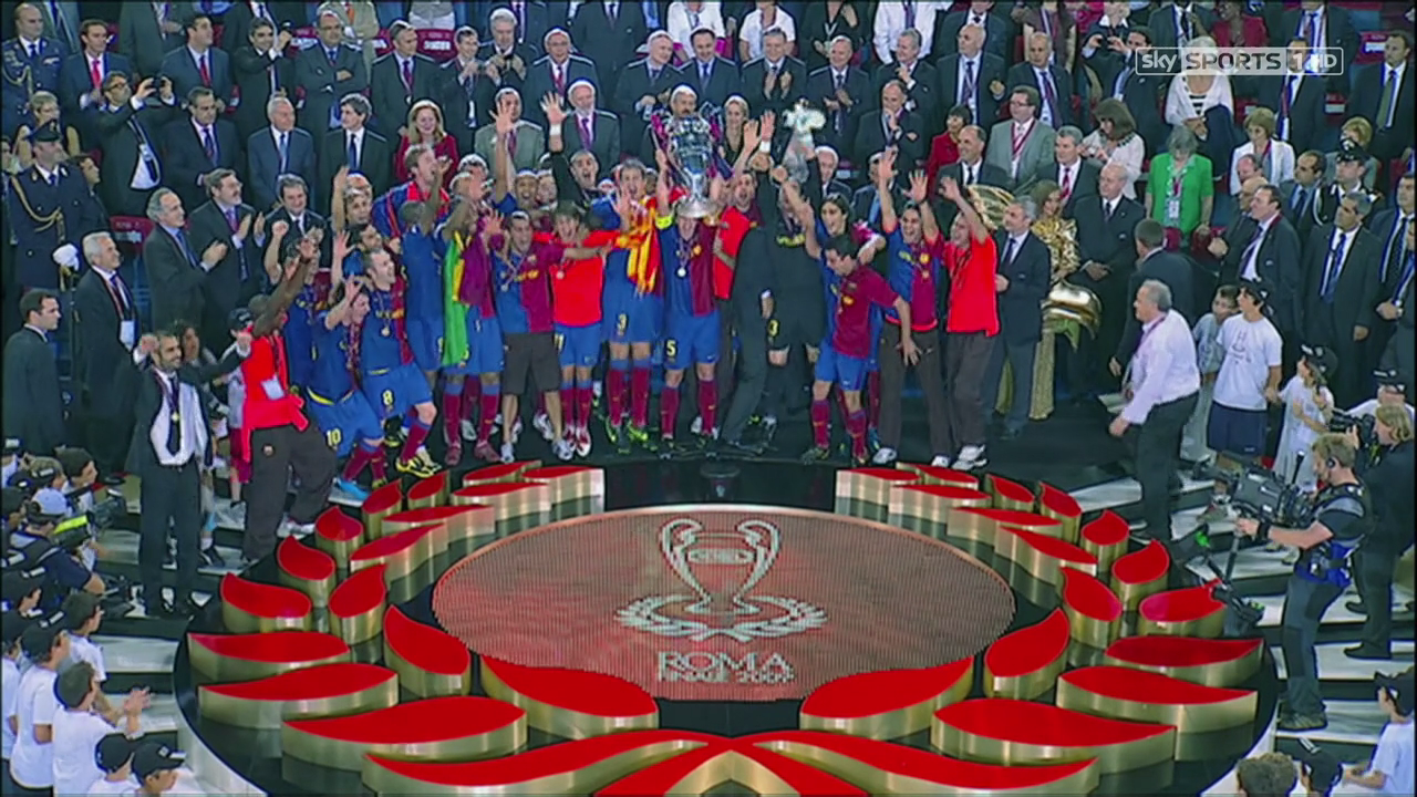 瑞典超保级附加赛被迫四次中断，球迷燃放烟火致人造草皮起火