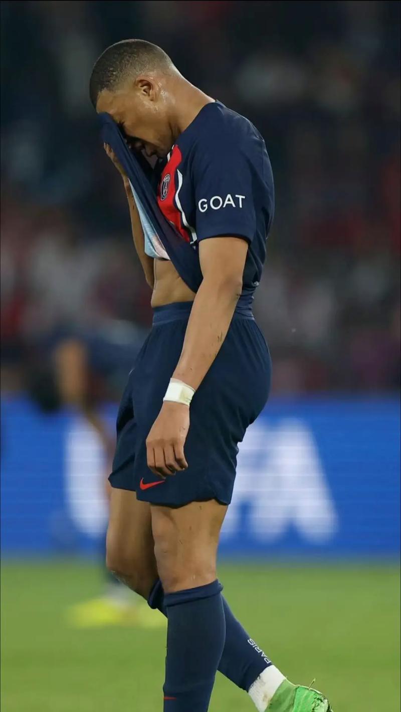 巧合！库里兄弟二人勇士生涯首秀均砍下14分